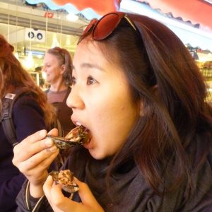 Istanbul Street Food Walk Tasting Stuffed Mussels (2)